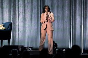 Michelle Obama se cuela entre los ganadores de los Grammy
 

 