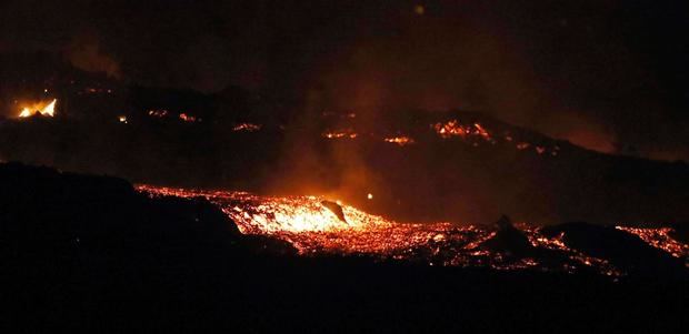 La colada de lava del volcán de La Palma ha incrementado este sábado su actividad tras el derrumbe del flanco norte del cono durante la tarde.