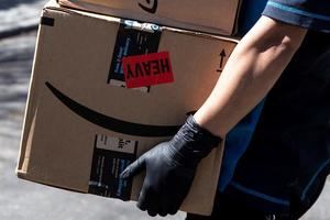 Empleados de varios almacenes de Amazon en EE.UU. dan positivo por COVID-19