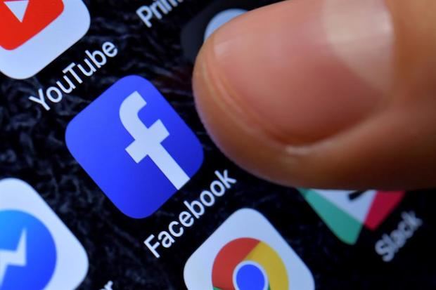 Algoritmo de Facebook ayudó a redes de desinformación sanitaria, según Avaaz.