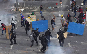 Defensoría del Pueblo recibe reporte de 42 muertos en protestas en Colombia