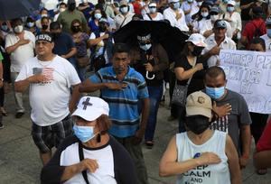 Salvadoreños protestan contra las acciones de Bukele en dos años de gestión