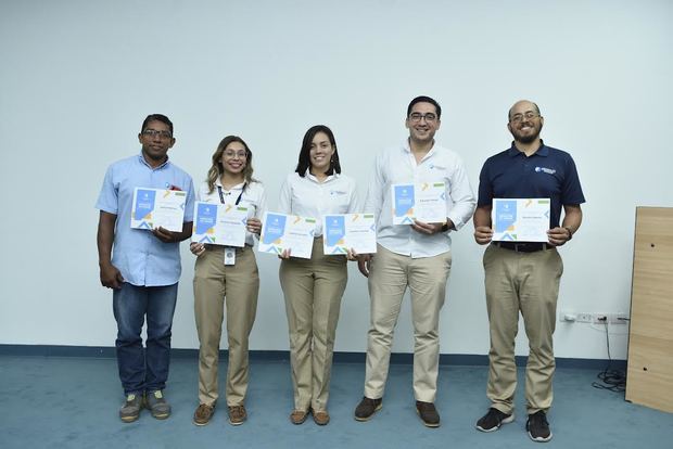 Lenny Polanco, Victoria Céspedes, Lissette González, Eduardo Ortega y Dionisio Bisonó. 