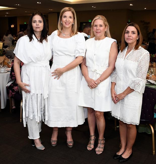 Laura Espinal, Elsa Turull, Margarita Turull y María José Turull.