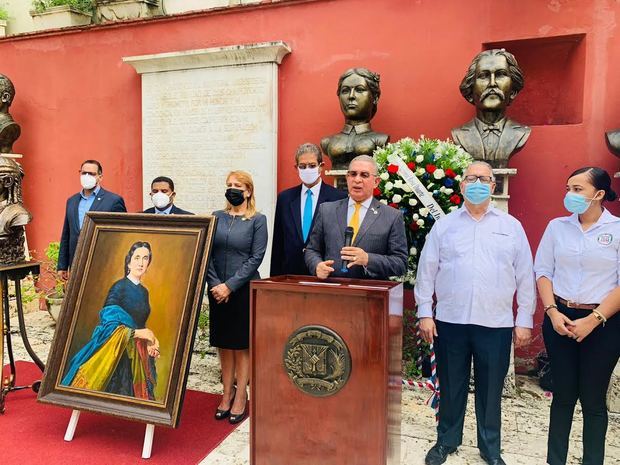 Laura Sánchez, presidenta del Colegio de Notarios; Jacinto Pichardo, vocal del Instituto Duartiano; Wilson Gómez, presidente; José Pilia Moreno Duarte, tesorero.