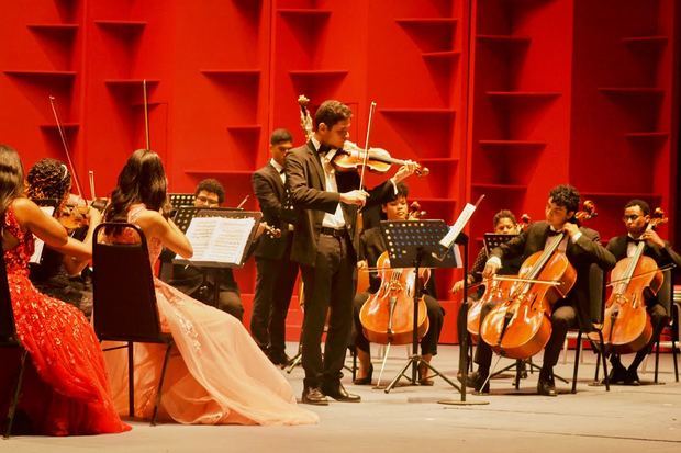 Concierto a las Madres en el Teatro Nacional.