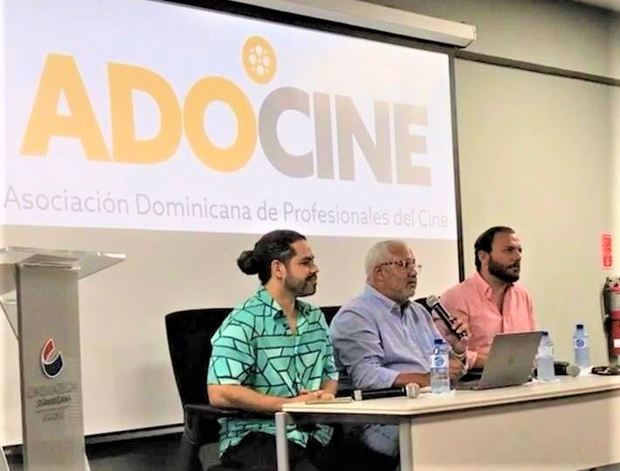 Danilo Reynoso, tesorero. Iván Reynoso, presidente. Alan Nadal Piantini, vicepresidente, durante el anuncio de los VIII Premios La Silla.