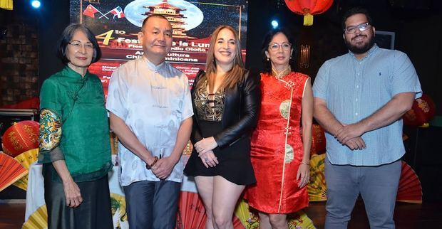 Clara Joa, Miguel Feng, Henya Tejeda, Violeta Joa y Guido Abreu de Lungomare.