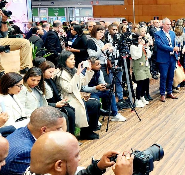 Periodistas y comunicadores durante una de las presentaciones de la delegación dominicana encabezada por el ministro de turismo David Collado.