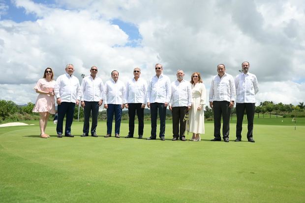 Gloria Reyes, Roberto Henríquez, Deligne Asención, José Ignacio Paliza, Lisandro Macarrulla, Luis Abinader, Marcos Malespin, Cecilia de Malespin, Fernando Cantisano y Álvaro Souza.