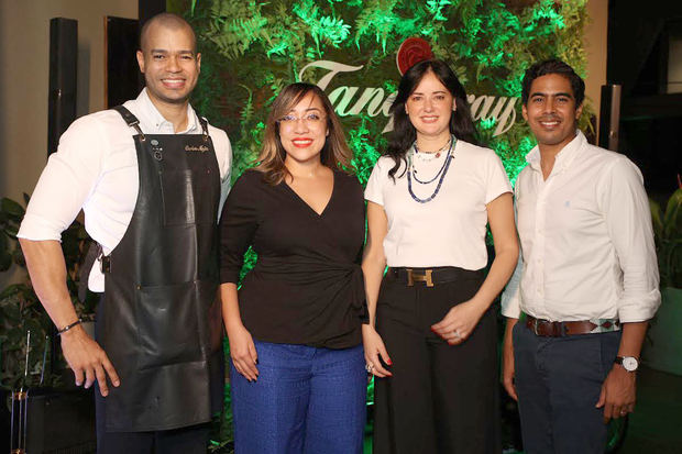 Carlos Mejía, Ana Karina Morel, Viviana Cabral y Jorge Ricardo.