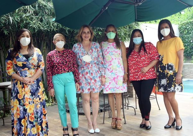 Las cronistas de Santiago: Grisbel Medina, Mercedes Guzmán, Brenda Sánchez, Yamira Taveras, Susana Veras y Wendy Almonte.