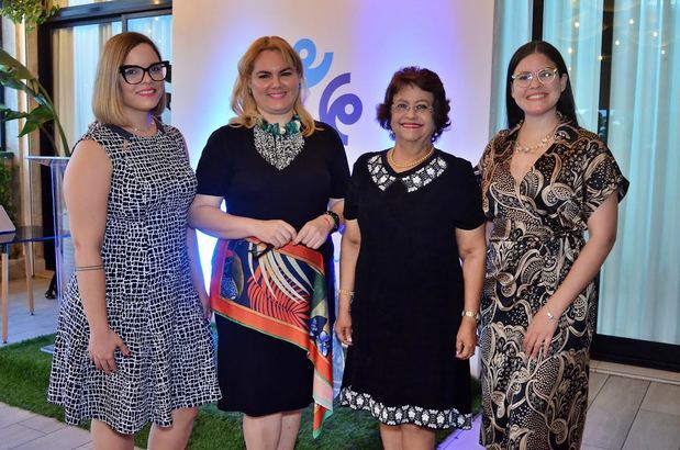 Jennie Fernández, Denisse Sánchez, Verónica Sencion y Clayra Morales.