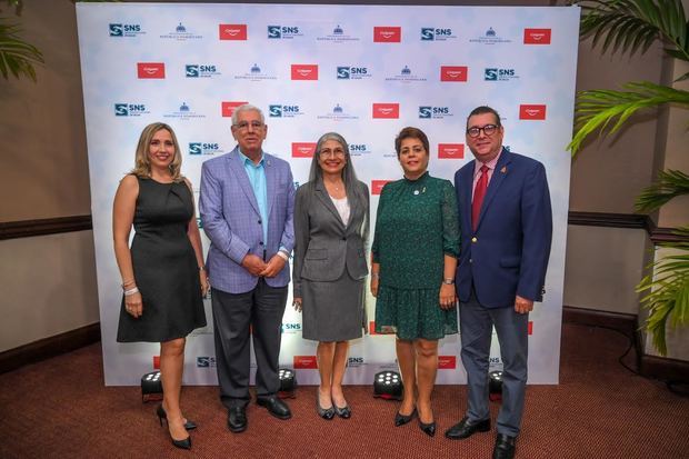 Irma Mauriz, Mario Bournigal, Lupe Salazar, Virginia Laureano y Juan Gerardo Mesa.