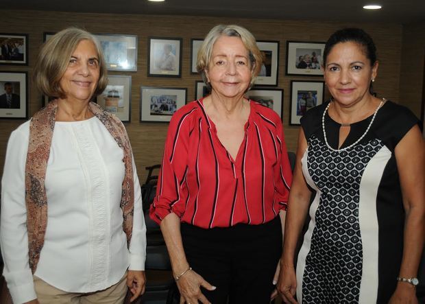 Luz Gómez, Nurys de Frías y Nelly Ramírez.