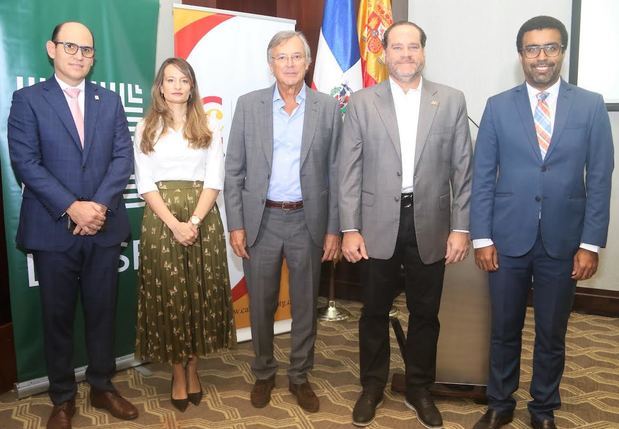 Edgar Del Toro, Clara Fernández, Antonio Pérez Hernández, Julio García Batista y Raúl Hernández.