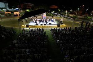 El público disfrutó del concierto y varias amenidades al aire libre.  
