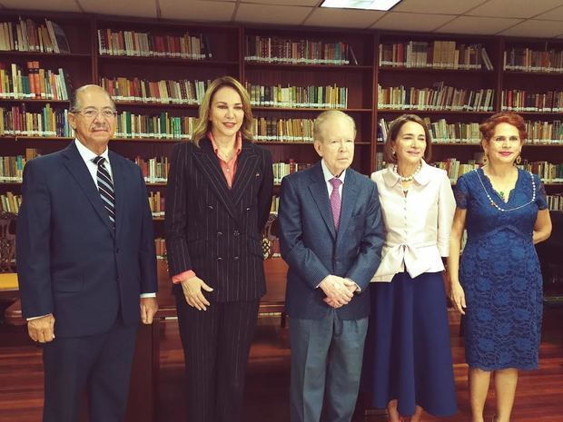 José Alcántara Almánzar, Milagros Germán, don José Luis Corripio Estrada, presidente de Fundación Corripio, Soledad Álvarez, Premio Nacional de Literatura 2022 y Angela Hernández.