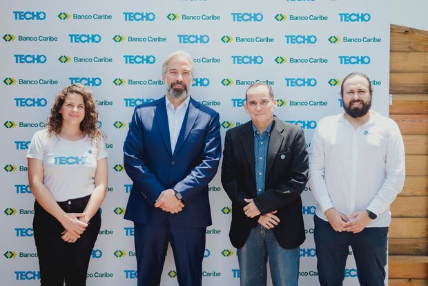 Gabriela Arrastúa, Dennis Simó, Miguel Cunillera y John Barus.