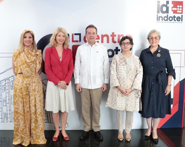 Elsa Turull de Alma, Katja Afheldt, Ito Bisonó, Arancha González Laya y Vilma Albaje de Contreras.