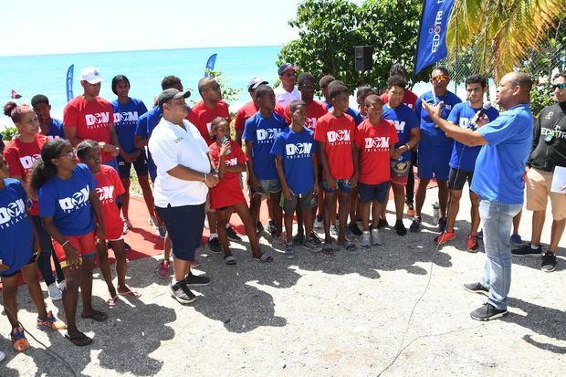 Juan Febles, director del departamento técnico del Comité Olímpico Dominicano, extiendo unas palabras a la Fedotri, en el marco de una visita de seguimiento a la preselección de triatlón.