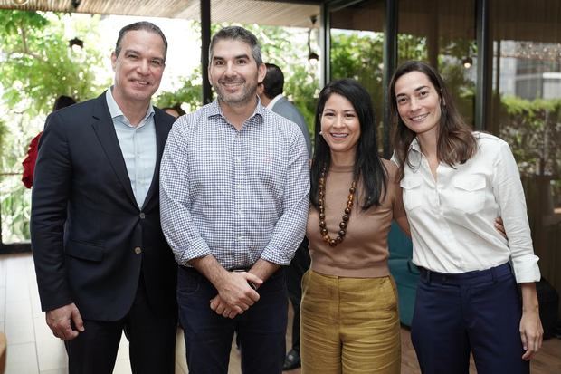 Ney Díaz, Carlos Alonzo, Karina Chez y María Batlle.