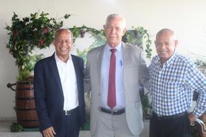 Dr. Ángel Pérez, Dr. Freddy Cruz y Vicente Pérez.