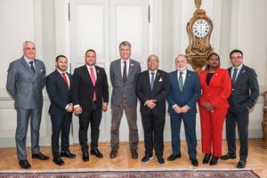 Embajador Pablo Valentín recibe por primera vez una delegación de diputados dominicanos en Asamblea Federal de Suiza
