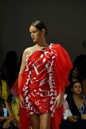 "Por Solano" colección espectacular de Leonel Lirio en RD Fashion Week