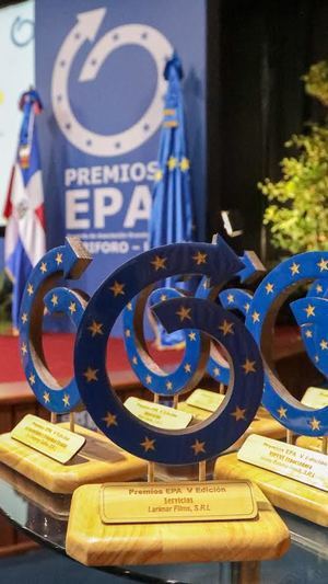 Estatuilla de Premios EPA V Edicion a Larimar Films.