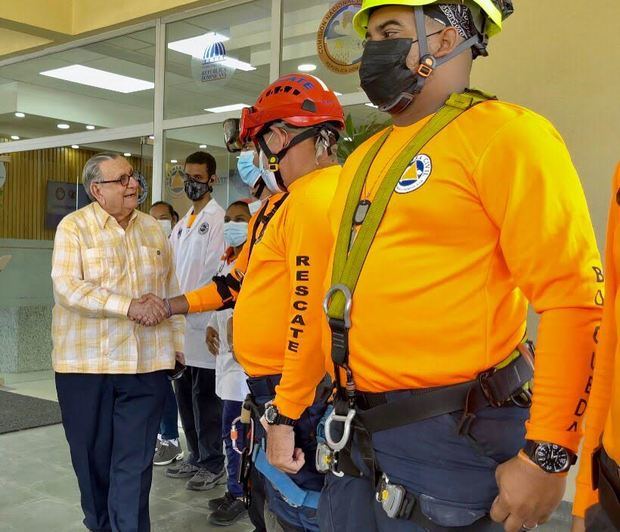 Julio Hazim, quien felicitó al organismo de socorro por su vocación de servicio.