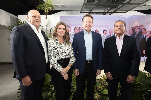 Augusto Reyes Vargas, Mónika Kelner, Víctor Bisonó y Daniel Liranzo. 