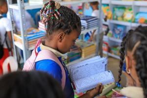 Ofertas de libros y programa literario atrajeron a numeroso público en el 5to de la Feria del Libro