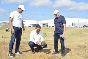 Corporación Zona Franca siembra más de 700 plantas en Jardín Industrial 