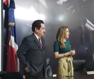 Carolina Mejía se compromete con Frente Cultural PRM a rescatar cultura RD