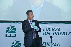 Leonel juramenta a exmiembros del PLD que pasaron a las filas de Fuerza del Pueblo