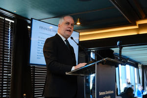 Superintendente de bancos destaca el sector financiero como motor de crecimiento en la Semana Dominicana en España