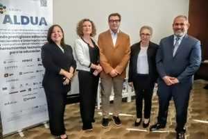 Expertos abordan la crisis de la competencia lectora y el impacto de la IA en la educación