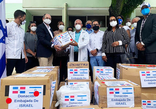 El Embajador de Israel, Daniel Biran Bayor junto a comitiva entrega donación al Hospital Leopoldo Martinez Hato Mayor del Rey.