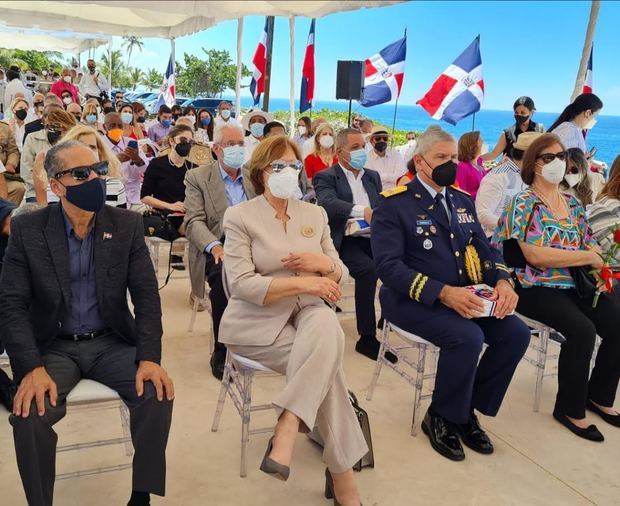 Juan Pablo Uribe, Carmen Heredia, General Piloto Juan Manuel Jiménez García y Lourdes De la Maza.