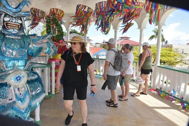 En este tiempo del carnaval sumado al candente sol puertoplateño, miles de visitantes que llegan en los cruceros han bailado con alegría y vivido de cerca la cultura y tradiciones expuestas en la primera versión de POP Cultural Fest.