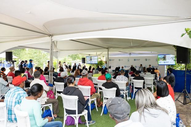 El acto de lanzamiento contó con la participación de la comunidad y representantes de las entidades. 
