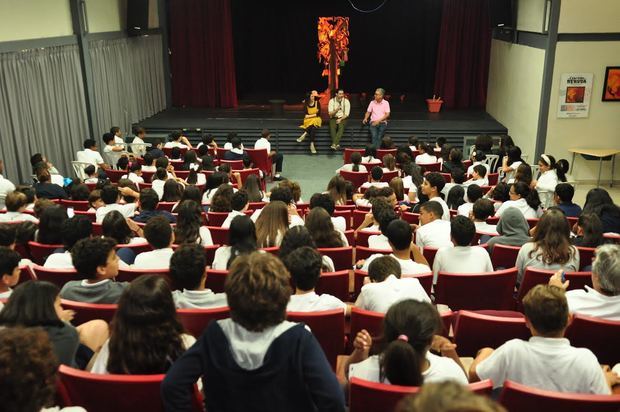 Público obra teatral “El Árbol de mi Vida”.