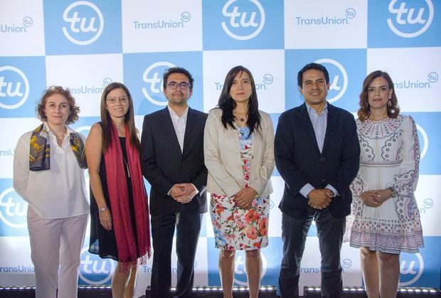 Carlota Suárez, Marcela Forero, Juan Sebastián Uribe, Diana Martínez, Carlos Valencia y Danilda Almánzar.