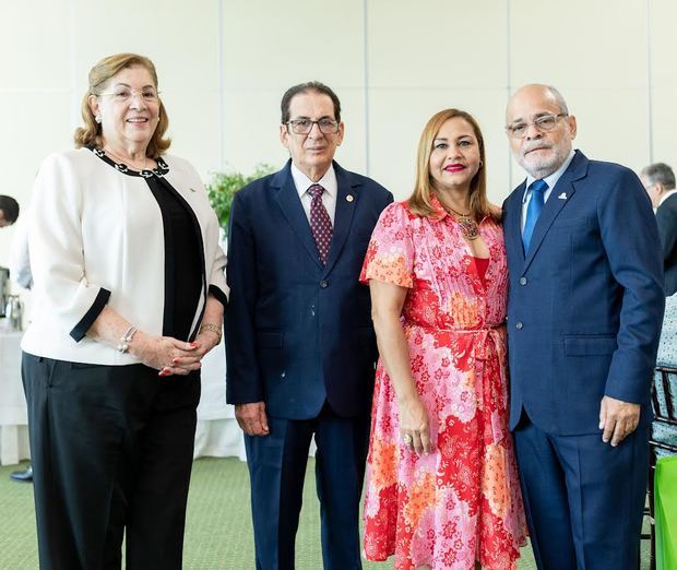 Cándida Stark, Luis Grullón, Elba Leonardo de Liz y Neslon Liz.