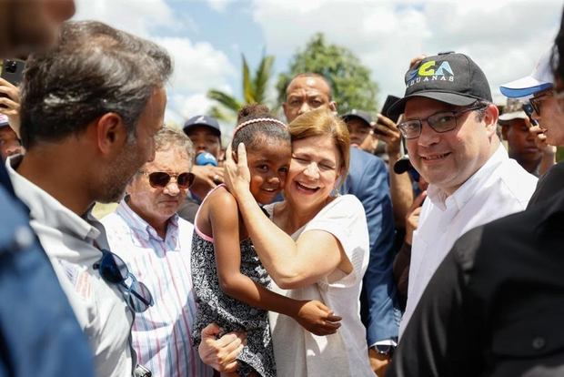 La mano amiga de Aduanas llega a los más necesitados de Higüey, tras el paso de Fiona.