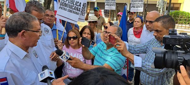 El presidente del Instituto Duartiano, Wilson Gómez Ramírez, interviene en la actividad.