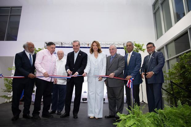 Presidente Luis Abinader encabeza acto de reapertura del Museo del Hombre Dominicano.