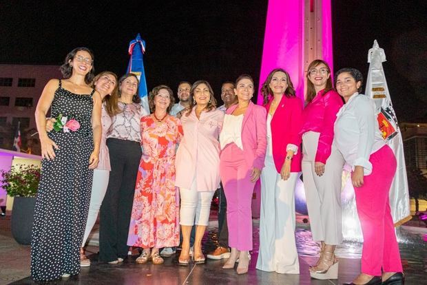 Monumentos del Distrito se iluminan de rosa por lucha contra Cáncer de Mama