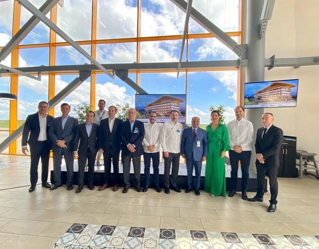 AERODOM & VINCI Airports anunciaron la construcción de un nuevo hotel de 150 habitaciones integrado a las instalaciones del Aeropuerto Internacional de las Américas.